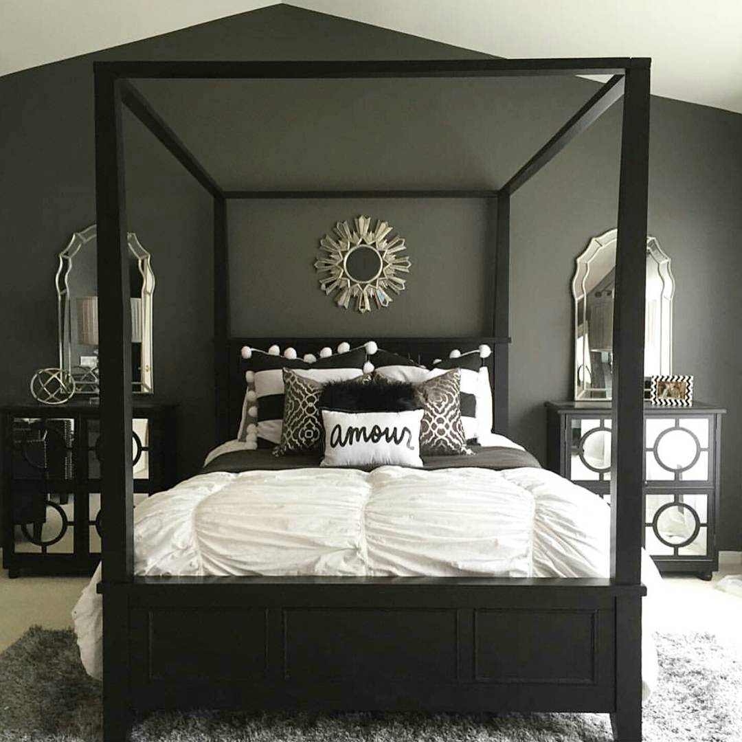 Спальня с черными элементами