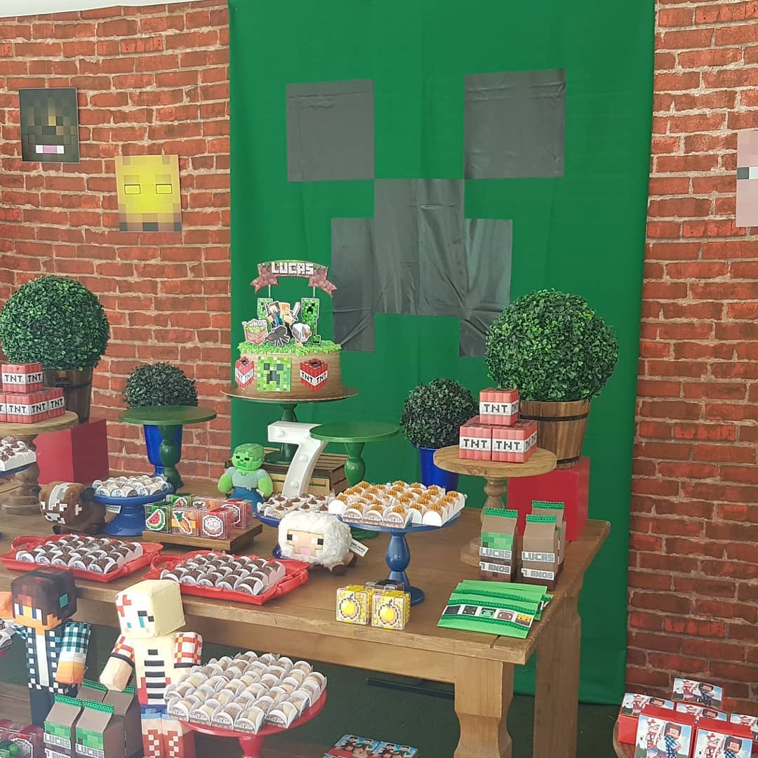 Bolo de Pasta Americana: Bolo Minecraft quadrado com porco e TNT