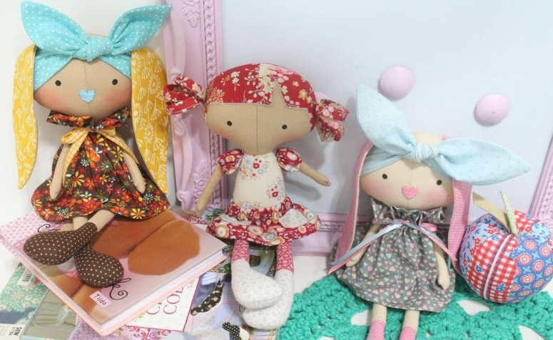 Moldes de roupas de boneca - Artesanato Passo a Passo!  Moldes de roupas,  Padrões de costura barbie, Roupas de boneca