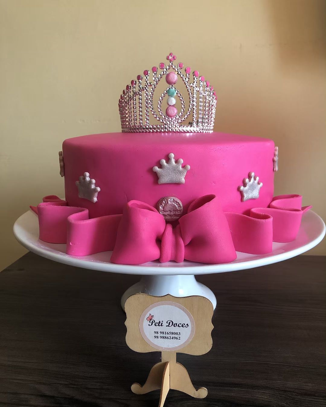 Bolo Princesas Rosa Coroa  Bolo, Bolo princesa, Modelos de bolos de  aniversário