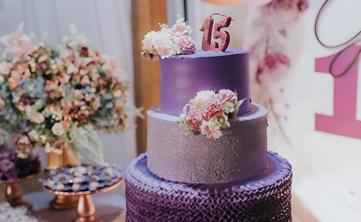 bolo quadrado feminino: 80 ideias que vão te impressionara em 2023   Melhores bolos de aniversário, Bolo quadrado, Bolos de aniversário de  borboleta