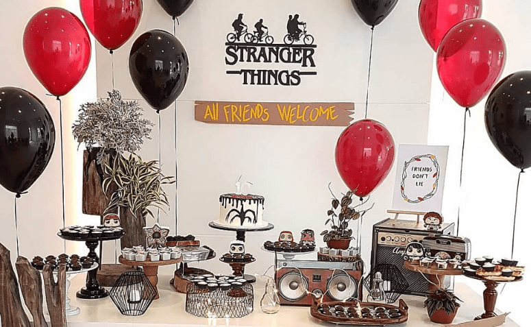 Stranger Things completa 6 anos e fãs comemoram; veja