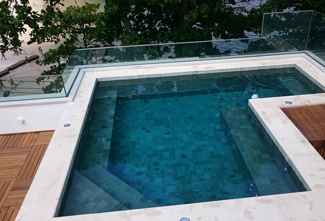 Piscina com hidro modelos para aproveitar sua área externa