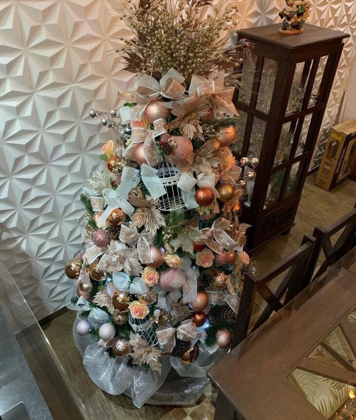 Árvore De Natal Decorada Pequena Rose Gold 47cm Vai Montada