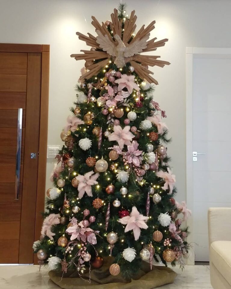 Árvore de Natal rose gold 25 ideias elegantes