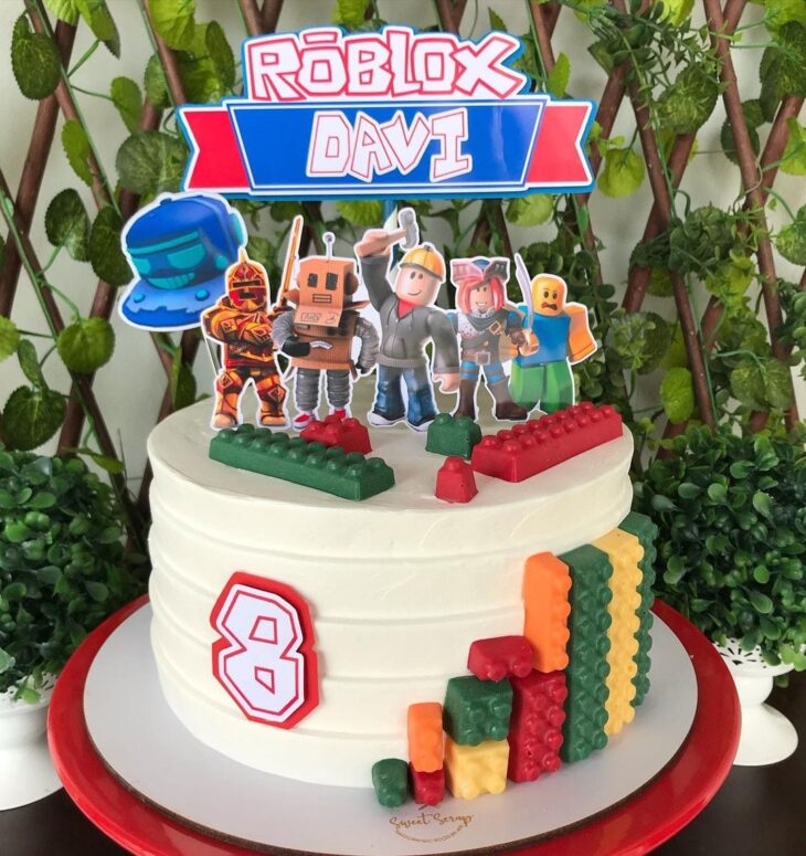 Bolo com tema Roblox para comemorar os 9 aninhos do Rodrigo🥳🥳 Os