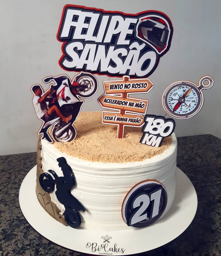Topo Motoqueiro no bolo perfeito de @frcakesgourmet  Bolo motocross, Bolo  de aniversario decorado, Modelos de bolos de aniversário