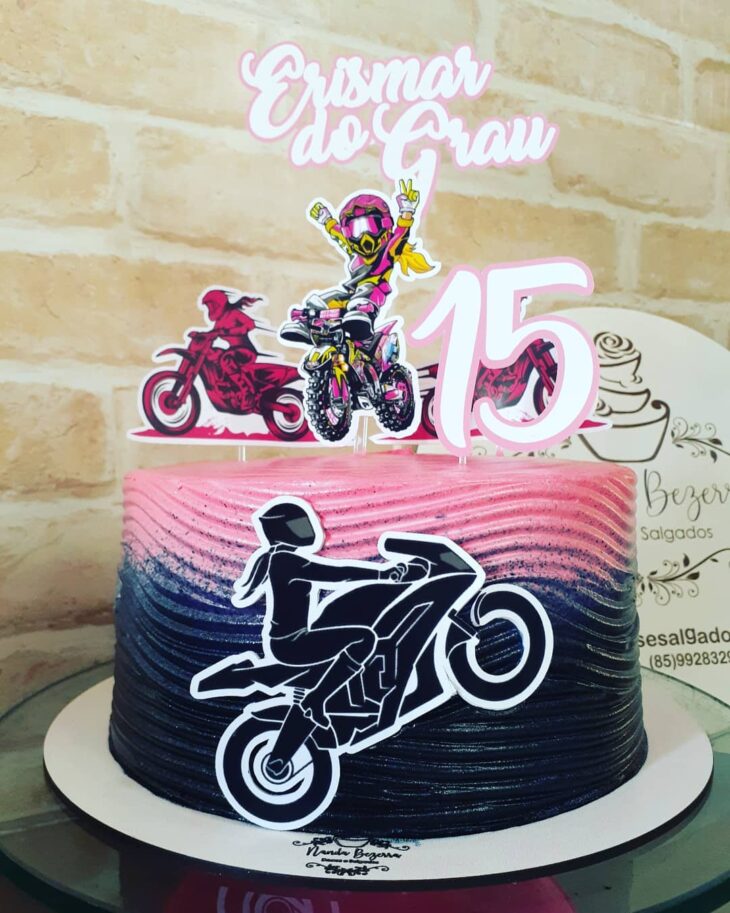 paloma on X: cai nove vezes de moto meu bolo de aniversário