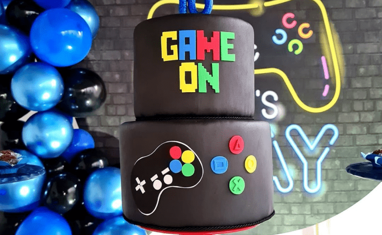 Temas de videogame, topos de bolo, controles de jogos, decoração