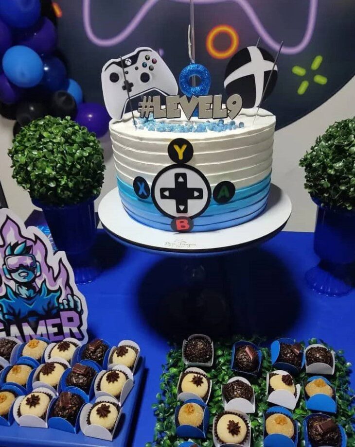 bolo #decoração #topper #jogo #videogame #festa #chantilly #confeitaria  #cake #infantil #azul