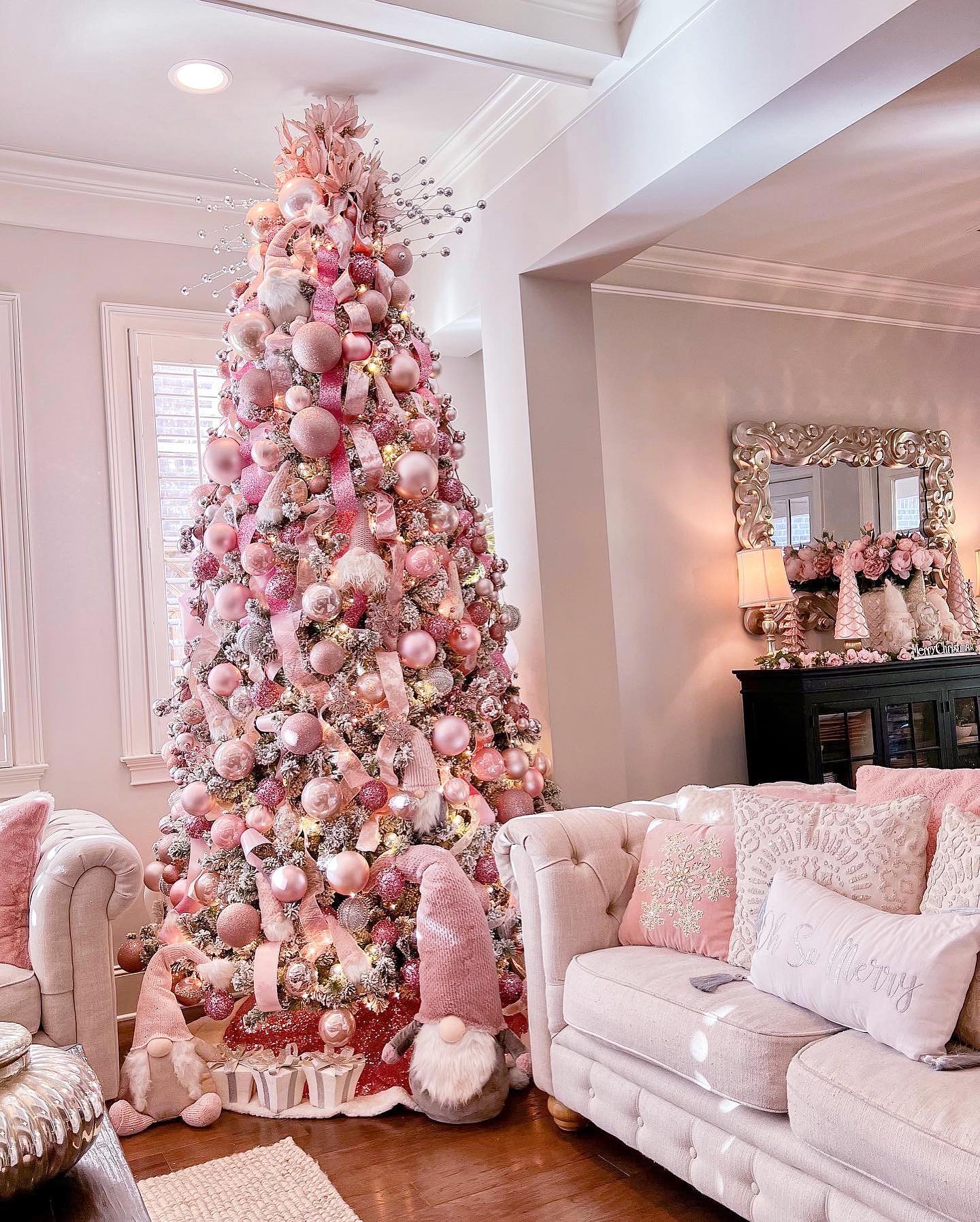 VOGUE - Árvores de Natal em cor-de-rosa