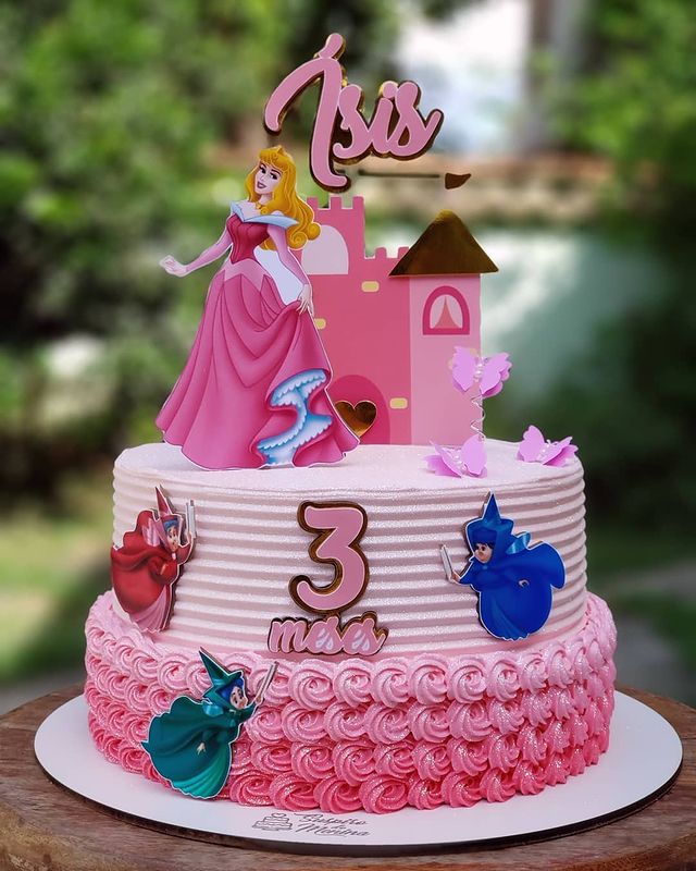 Del'Isa Bolos - Bolo e cupcakes, tema Barbie Princesa