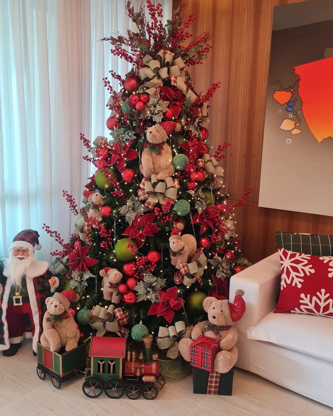 Veja 6 ideias charmosas para decorar uma árvore de Natal pequena